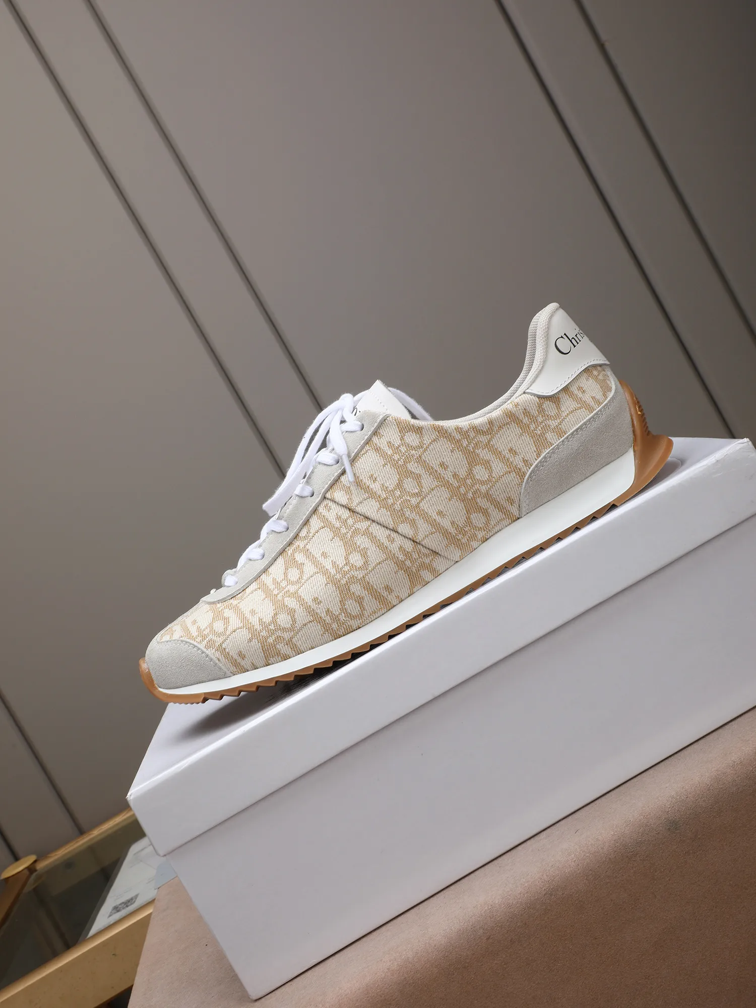 Men's shoes💰440 Dior【Dior】😘😘High-end series of casual men's shoes, simple and elegant👍👍👍The upper is made of first-layer genuine leather spliced ​​with Dior's special material [sun][sun]; imported first-layer sheepskin lining; special outsole, wear-resistant, lightweight, the overall design is harmonious and unified without lacking personality 👣🌟✨You deserve it! Multiple colors to choose from! 😍Size 38～44. (45 custom-made) The picture above is a big seller🔥🔥🔥
